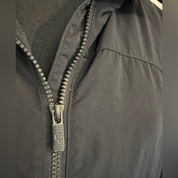 Lululemon Easy As Rain Jacket size 4 - Picture 8 of 8